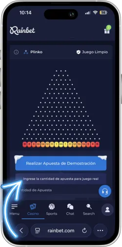 Bola de Plinko liberándose desde la posición central superior después de hacer clic en el botón de apuesta