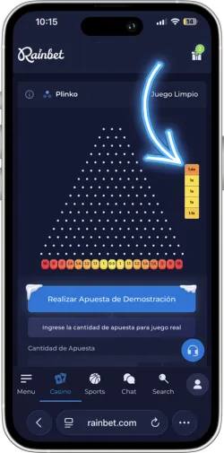 Bola de Plinko asentada en ranura inferior mostrando valor del multiplicador ganador